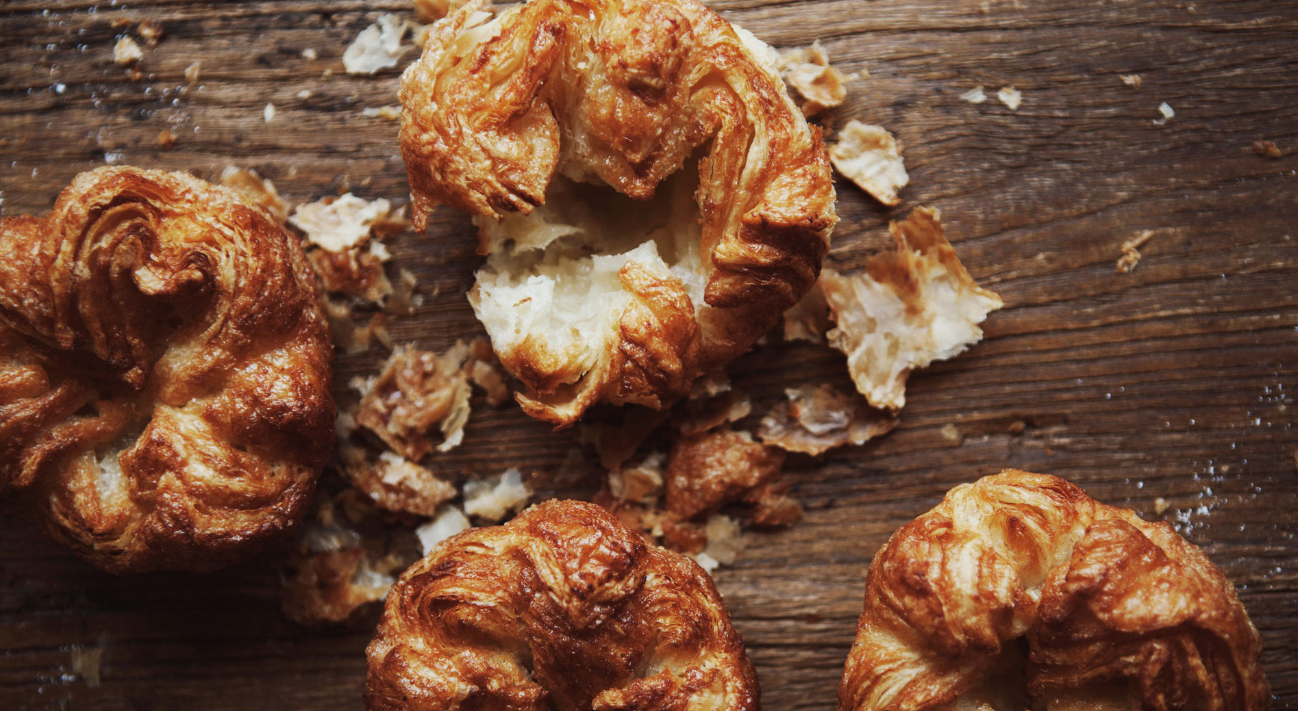 Timing a Kouign-Amann Drop at b. Patisserie in Gongdeok — Where the Line Can Take a Whole Batch